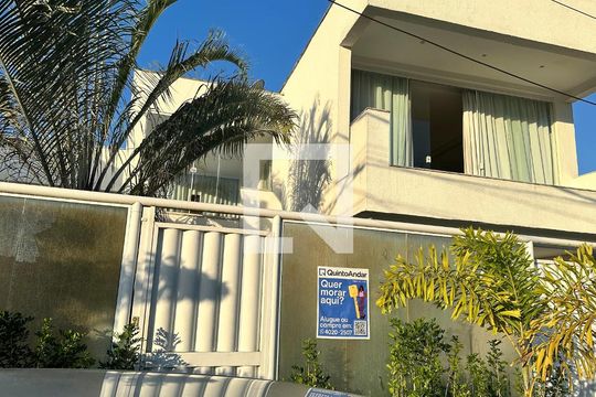 Plaquinha de casa de condomínio à venda com 3 quartos, 350m² em Vargem Pequena, Rio de Janeiro