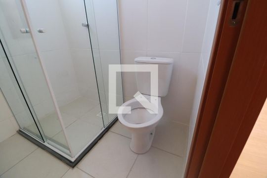 Banheiro Social de apartamento para alugar com 2 quartos, 50m² em Shopping Park, Uberlândia