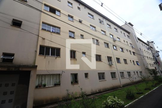 Fachada do bloco de apartamento à venda com 2 quartos, 44m² em Guajuviras, Canoas