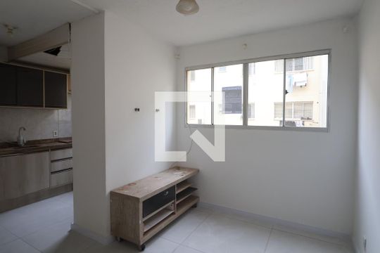 Sala de apartamento à venda com 2 quartos, 44m² em Guajuviras, Canoas