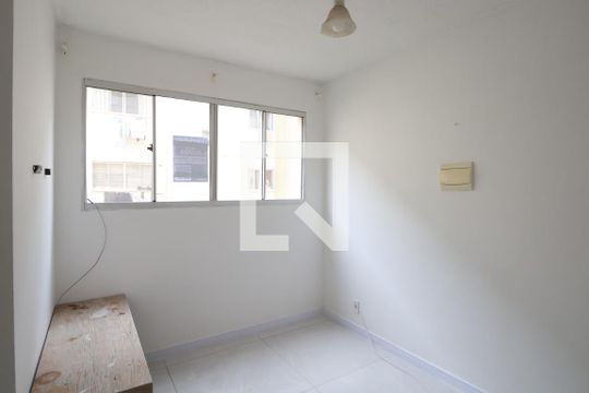 Sala de apartamento à venda com 2 quartos, 44m² em Guajuviras, Canoas
