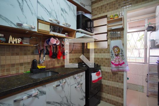 Cozinha de apartamento à venda com 1 quarto, 50m² em Humaitá, Porto Alegre
