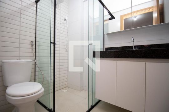 Banheiro de apartamento à venda com 1 quarto, 25m² em Csa 1, Brasília