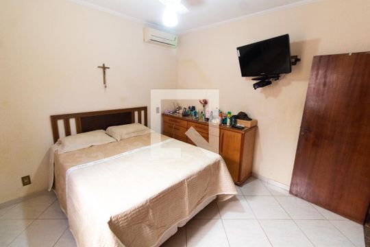 Quarto 2 de casa à venda com 5 quartos, 230m² em Loteamento Alphaville Campinas, Campinas