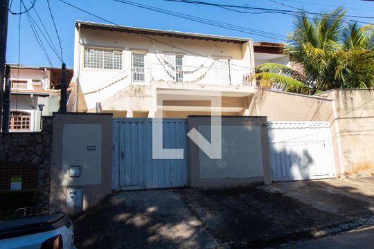 Fachada de casa à venda com 5 quartos, 230m² em Loteamento Alphaville Campinas, Campinas