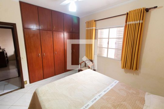 Quarto 2 de casa à venda com 5 quartos, 230m² em Loteamento Alphaville Campinas, Campinas