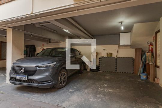 Garagem de apartamento para alugar com 2 quartos, 150m² em Petrópolis, Porto Alegre