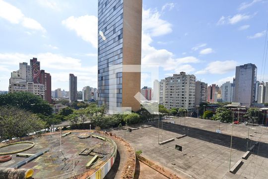 Vista de kitnet/studio para alugar com 1 quarto, 37m² em Funcionários, Belo Horizonte