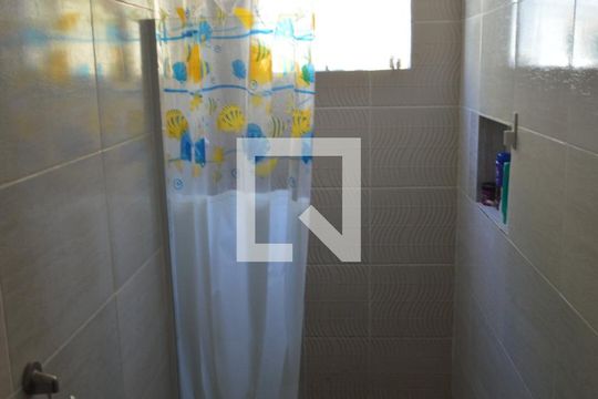 Banheiro de casa de condomínio à venda com 3 quartos, 80m² em Taquara, Rio de Janeiro