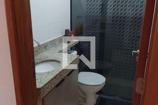 Banheiro de apartamento à venda com 1 quarto, 31m² em Vila Mazzei, São Paulo