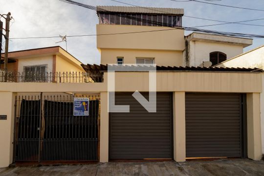 Fachada de casa à venda com 3 quartos, 275m² em Aricanduva, São Paulo