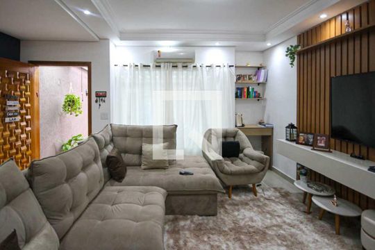 Sala de casa à venda com 3 quartos, 200m² em Vila Darli, São Paulo
