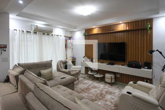 Sala de casa à venda com 3 quartos, 200m² em Vila Darli, São Paulo