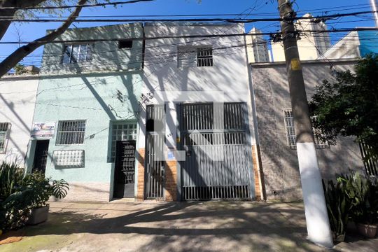 Fachada de casa para alugar com 2 quartos, 140m² em Cambuci, São Paulo