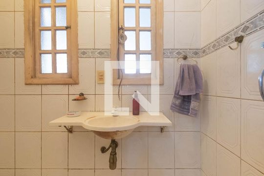Lavabo de casa à venda com 3 quartos, 134m² em Cursino, São Paulo