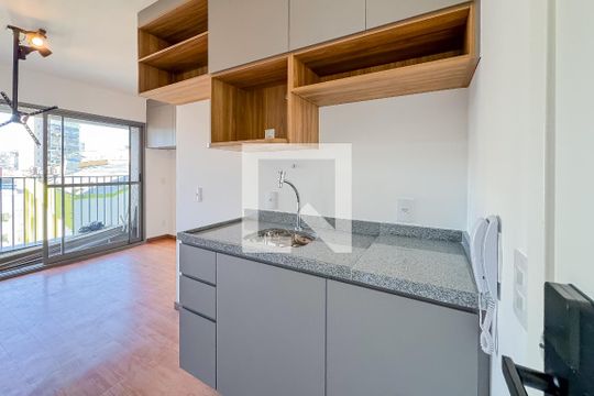 Cozinha de kitnet/studio para alugar com 1 quarto, 28m² em Liberdade, São Paulo