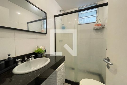 Banheiro de apartamento à venda com 2 quartos, 67m² em Vila Isabel, Rio de Janeiro