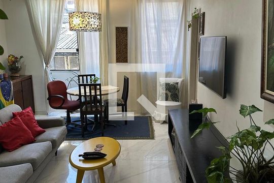 Sala de casa de condomínio à venda com 5 quartos, 170m² em São Cristóvão, Rio de Janeiro