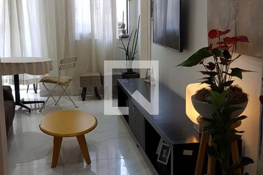 Sala de casa de condomínio à venda com 5 quartos, 170m² em São Cristóvão, Rio de Janeiro