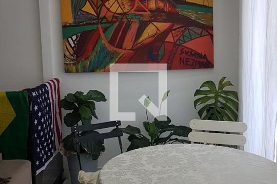 Sala de casa de condomínio à venda com 5 quartos, 170m² em São Cristóvão, Rio de Janeiro
