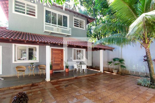 Quintal de casa para alugar com 4 quartos, 285m² em Itanhangá, Rio de Janeiro
