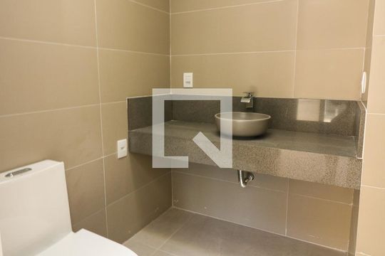 Banheiro da Suíte 3 de casa de condomínio à venda com 3 quartos, 216m² em Ipanema, Porto Alegre