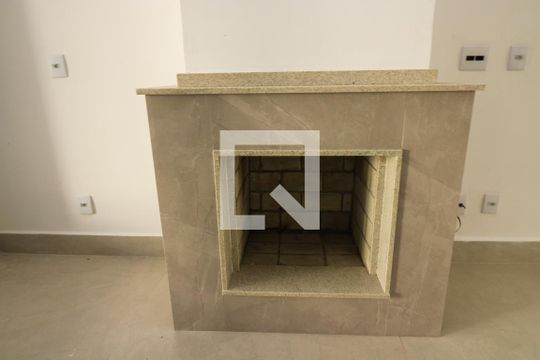Detalhe Sala - Lareira de casa de condomínio à venda com 3 quartos, 216m² em Ipanema, Porto Alegre