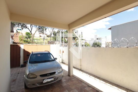 Garagem de casa para alugar com 2 quartos, 103m² em Floramar, Belo Horizonte