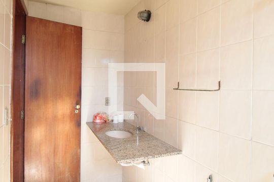 Banheiro Social de casa para alugar com 2 quartos, 103m² em Floramar, Belo Horizonte