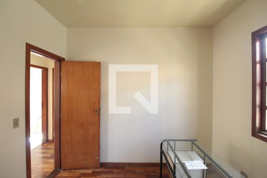 Quarto 1 de casa para alugar com 2 quartos, 103m² em Floramar, Belo Horizonte