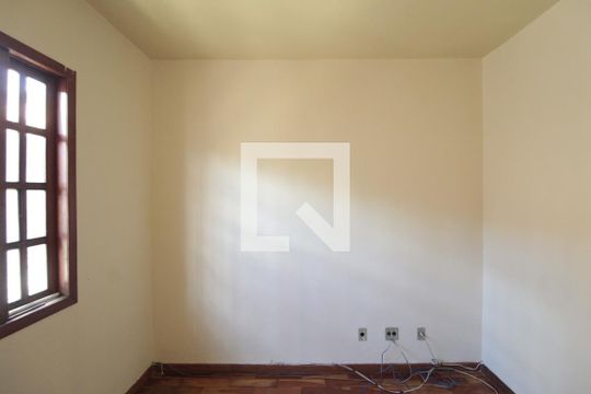 Quarto 1 de casa para alugar com 2 quartos, 103m² em Floramar, Belo Horizonte