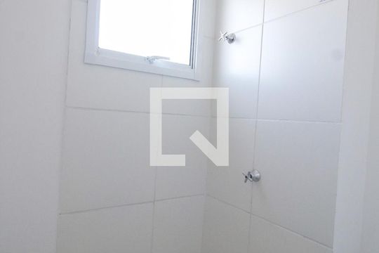 Banheiro de apartamento à venda com 2 quartos, 42m² em Jardim Tres Irmaos, Taboão da Serra