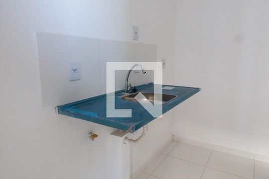 Cozinha de apartamento à venda com 2 quartos, 42m² em Jardim Tres Irmaos, Taboão da Serra