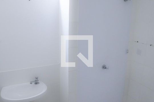 Banheiro de apartamento para alugar com 2 quartos, 44m² em Parque Xangri-lá, Contagem
