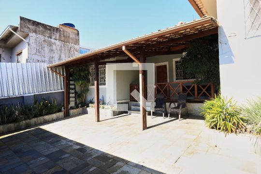 Área externa de casa à venda com 4 quartos, 400m² em Sagrada Família, Belo Horizonte