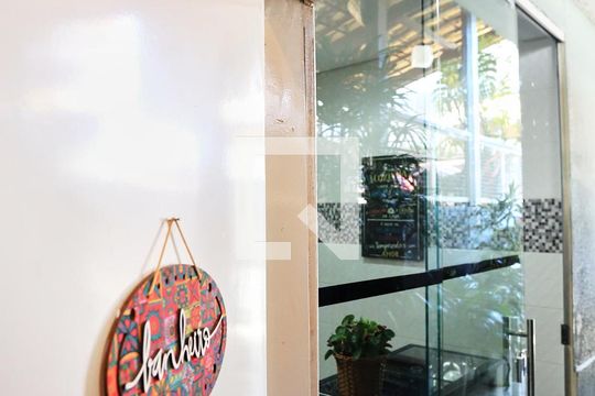 Banheiro de serviço de casa à venda com 4 quartos, 400m² em Sagrada Família, Belo Horizonte