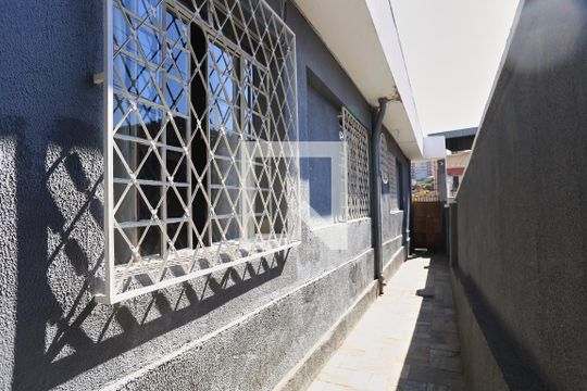 Área externa de casa à venda com 4 quartos, 400m² em Sagrada Família, Belo Horizonte