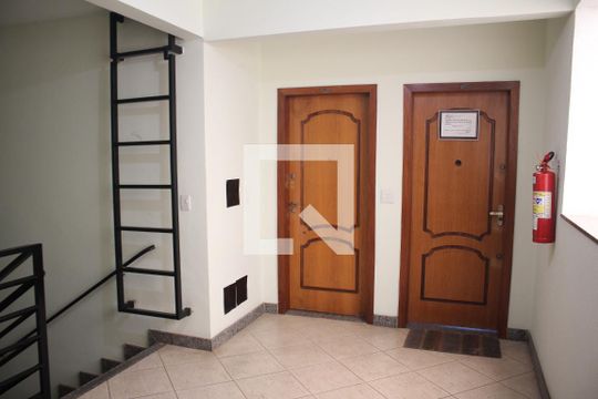 Escada de apartamento à venda com 4 quartos, 204m² em Novo Eldorado, Contagem