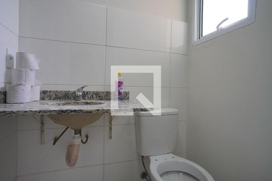 Banheiro Corredor de apartamento para alugar com 2 quartos, 78m² em Parque Santa Fé, Porto Alegre