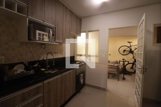 Cozinha de casa de condomínio à venda com 2 quartos, 78m² em Vila Alati, Jundiaí