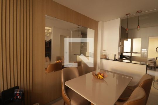 Sala de casa de condomínio à venda com 2 quartos, 78m² em Vila Alati, Jundiaí