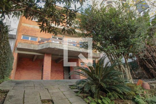 Quintal de casa para alugar com 4 quartos, 240m² em Bela Vista, Porto Alegre
