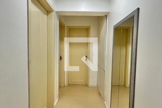 Corredor de apartamento à venda com 2 quartos, 65m² em Vicentina, São Leopoldo