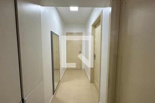 Corredor de apartamento à venda com 2 quartos, 65m² em Vicentina, São Leopoldo