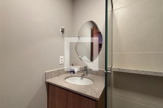 Banheiro Social de kitnet/studio para alugar com 1 quarto, 26m² em Planalto Paulista, São Paulo
