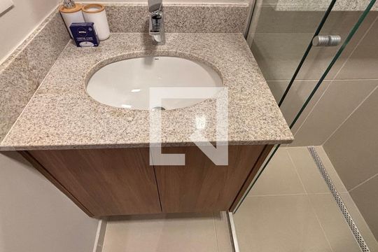 Banheiro Social de kitnet/studio para alugar com 1 quarto, 26m² em Planalto Paulista, São Paulo