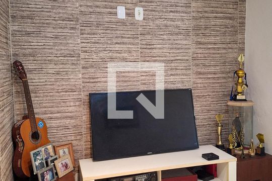 Sala de casa à venda com 2 quartos, 396m² em Piratininga, Niterói