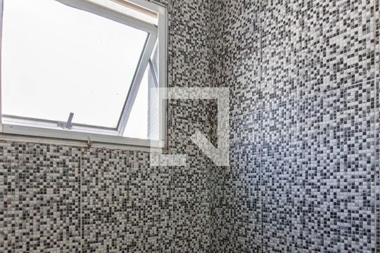 Banheiro de apartamento à venda com 2 quartos, 45m² em Vila Venditti, Guarulhos