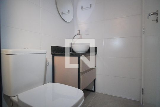 Banheiro de kitnet/studio à venda com 1 quarto, 40m² em Vila Nova, Novo Hamburgo