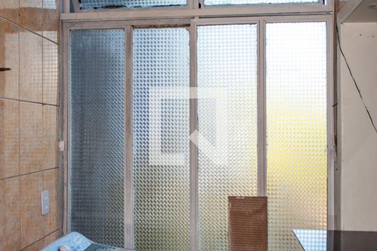 Cozinha de apartamento para alugar com 2 quartos, 55m² em Cidade Baixa, Porto Alegre